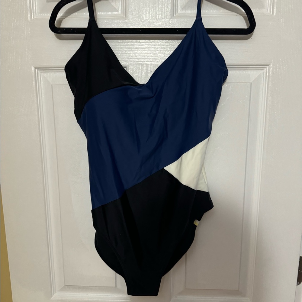 One piece block colored swimsuit